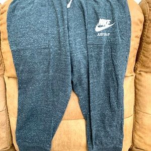 Nike Sweatpants L